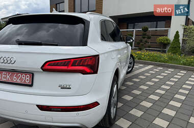 Позашляховик / Кросовер Audi Q5 2018 в 