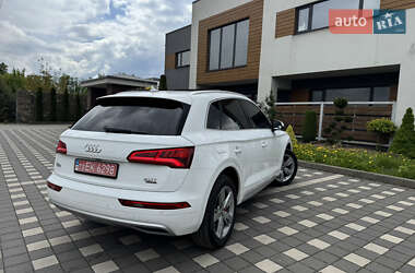 Позашляховик / Кросовер Audi Q5 2018 в 