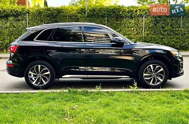 Позашляховик / Кросовер Audi Q5 2021 в 