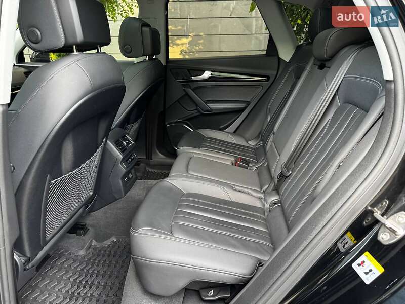 Внедорожник / Кроссовер Audi Q5 2021 в Киеве