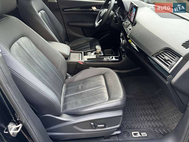 Внедорожник / Кроссовер Audi Q5 2021 в Киеве