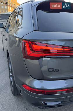 Внедорожник / Кроссовер Audi Q5 2021 в 