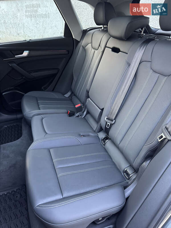 Внедорожник / Кроссовер Audi Q5 2021 в Киеве