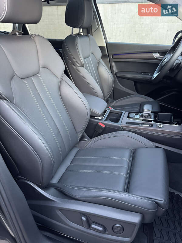 Внедорожник / Кроссовер Audi Q5 2021 в Киеве