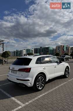 Позашляховик / Кросовер Audi Q5 2022 в 