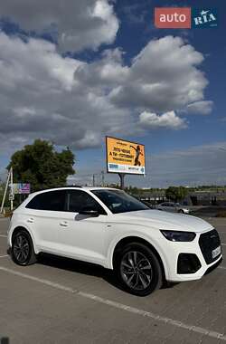 Позашляховик / Кросовер Audi Q5 2022 в 