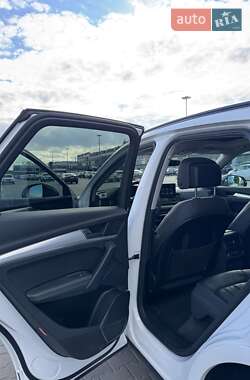 Позашляховик / Кросовер Audi Q5 2022 в 