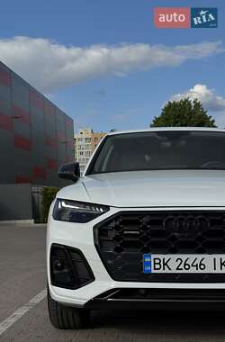 Позашляховик / Кросовер Audi Q5 2022 в 