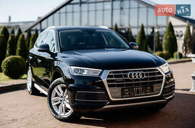 Позашляховик / Кросовер Audi Q5 2020 в 