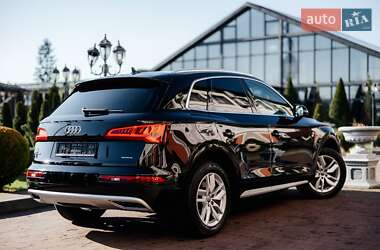 Позашляховик / Кросовер Audi Q5 2020 в 