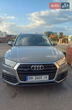 Позашляховик / Кросовер Audi Q5 2019 в Сарнах