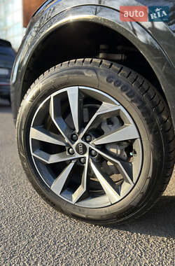 Внедорожник / Кроссовер Audi Q5 2021 в 