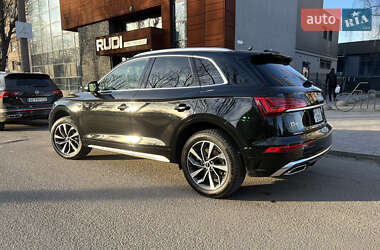 Внедорожник / Кроссовер Audi Q5 2021 в 