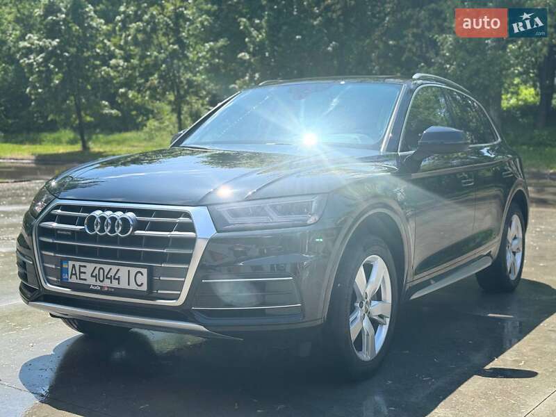 Внедорожник / Кроссовер Audi Q5 2018 в 
