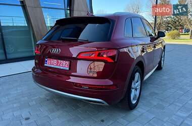 Внедорожник / Кроссовер Audi Q5 2018 в 