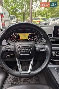Внедорожник / Кроссовер Audi Q5 2017 в 