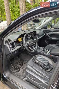 Внедорожник / Кроссовер Audi Q5 2017 в 