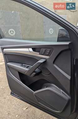 Внедорожник / Кроссовер Audi Q5 2017 в 