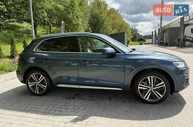 Внедорожник / Кроссовер Audi Q5 2017 в 