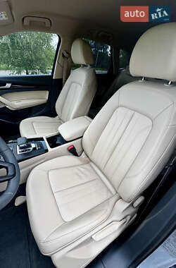 Позашляховик / Кросовер Audi Q5 2020 в 