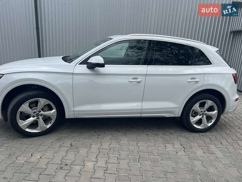 Позашляховик / Кросовер Audi Q5 2021 в Стрию