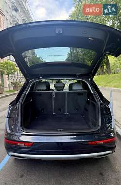 Внедорожник / Кроссовер Audi Q5 2018 в 