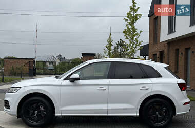 Позашляховик / Кросовер Audi Q5 2018 в 