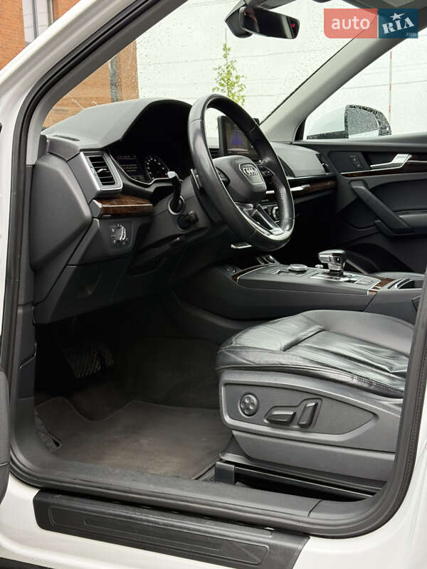 Позашляховик / Кросовер Audi Q5 2018 в Львові