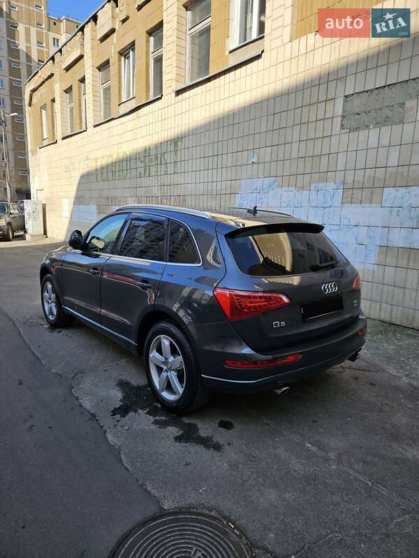 Внедорожник / Кроссовер Audi Q5 2010 в Киеве