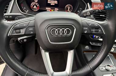 Внедорожник / Кроссовер Audi Q5 2018 в 