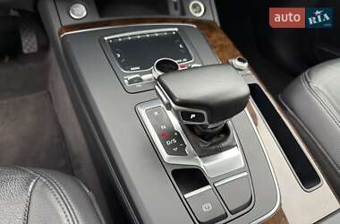 Внедорожник / Кроссовер Audi Q5 2018 в 