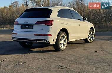 Позашляховик / Кросовер Audi Q5 2021 в 