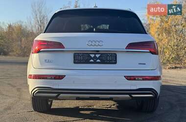 Позашляховик / Кросовер Audi Q5 2021 в 