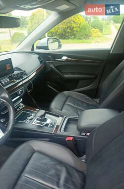 Внедорожник / Кроссовер Audi Q5 2018 в 