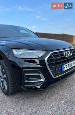Внедорожник / Кроссовер Audi Q5 2021 в 