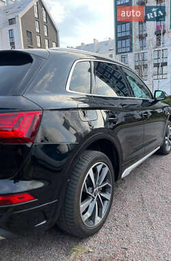Внедорожник / Кроссовер Audi Q5 2021 в 