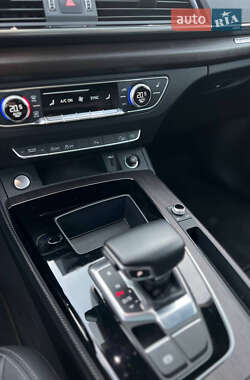 Внедорожник / Кроссовер Audi Q5 2021 в 