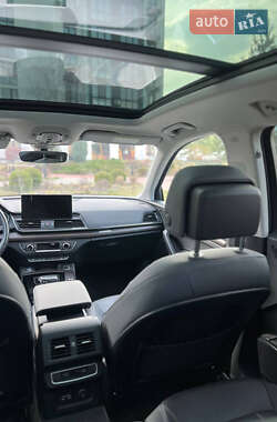 Внедорожник / Кроссовер Audi Q5 2021 в 