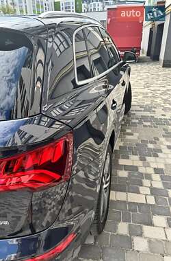 Внедорожник / Кроссовер Audi Q5 2017 в 