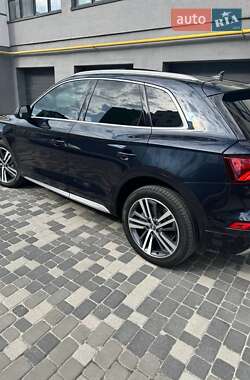 Внедорожник / Кроссовер Audi Q5 2017 в 