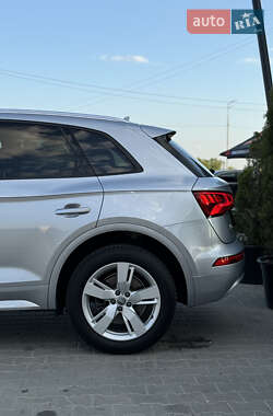 Позашляховик / Кросовер Audi Q5 2018 в 
