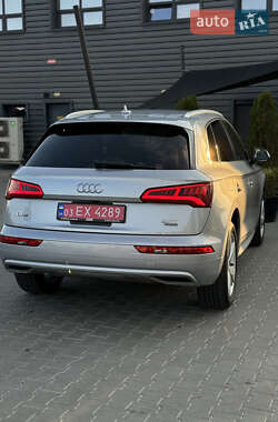 Позашляховик / Кросовер Audi Q5 2018 в 