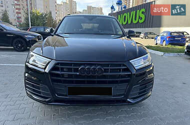 Внедорожник / Кроссовер Audi Q5 2018 в 