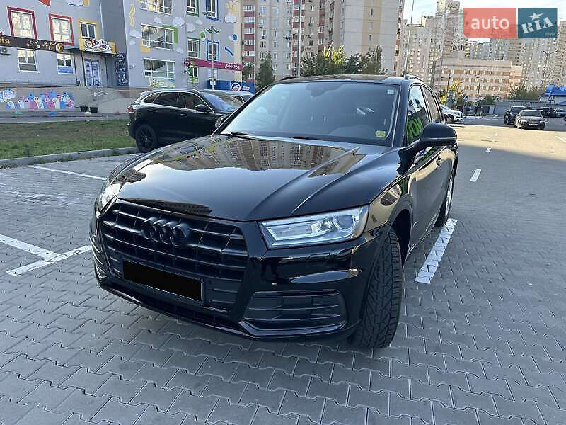 Внедорожник / Кроссовер Audi Q5 2018 в 