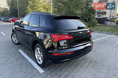 Внедорожник / Кроссовер Audi Q5 2018 в 