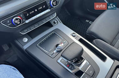 Внедорожник / Кроссовер Audi Q5 2018 в 