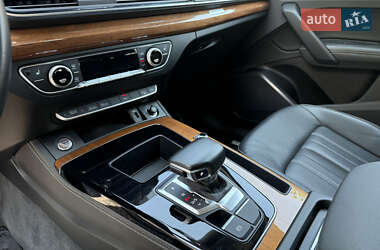 Позашляховик / Кросовер Audi Q5 2021 в 