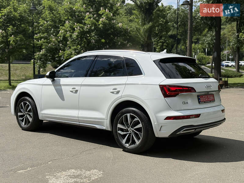 Внедорожник / Кроссовер Audi Q5 2021 в Киеве