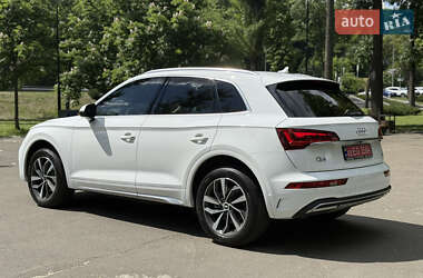 Внедорожник / Кроссовер Audi Q5 2021 в 