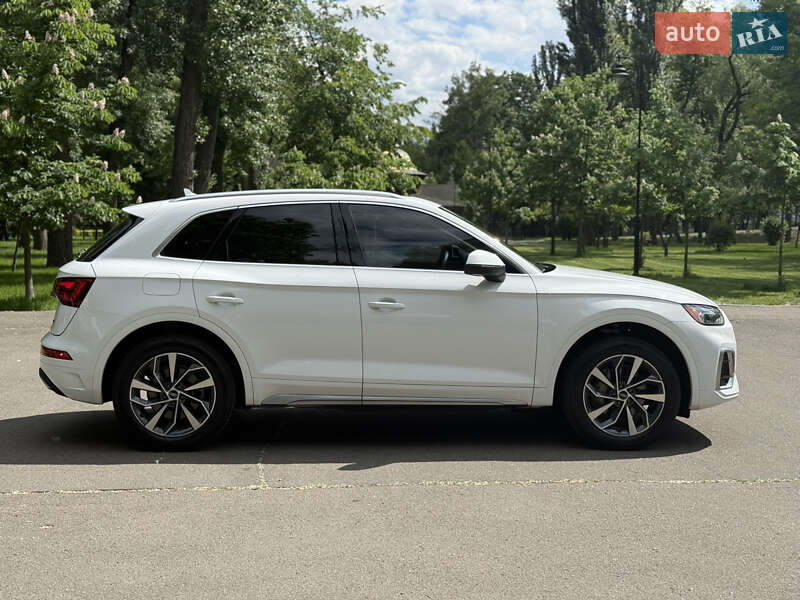 Внедорожник / Кроссовер Audi Q5 2021 в Киеве